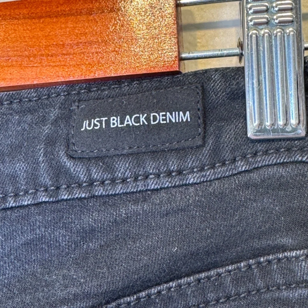Just Black Denim | Mid Rise Form Fitting Slight Stretch Chic Skinny Jeans